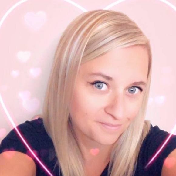 Meet your Posher, Nicole - Picture 1 of 1